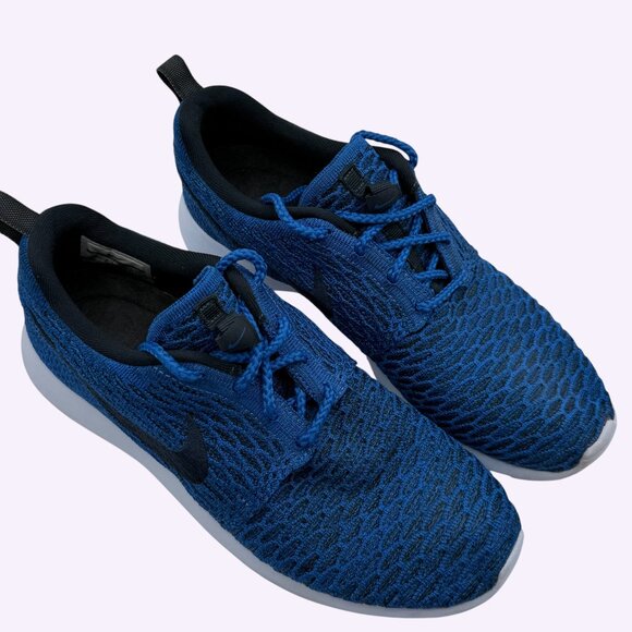 L@@k 🔥 Nike Roshe Run FlyKnit Navy Blue (704927-400) - Size 8 Women - Picture 1 of 11